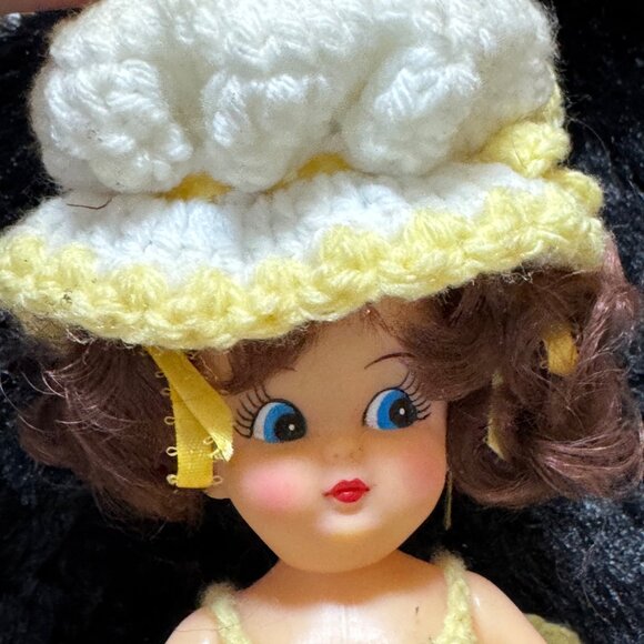 Vintage Crochet Doll Feather Duster Cover  Yellow And White - Picture 8 of 9